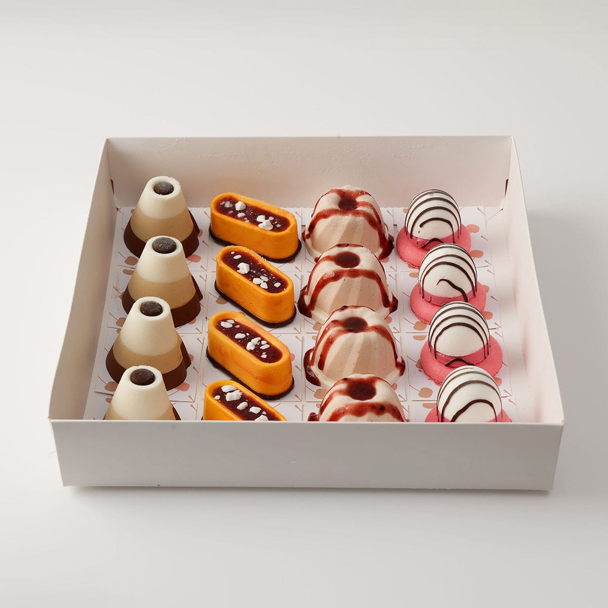 Miniatures Gift Box - 16 Units