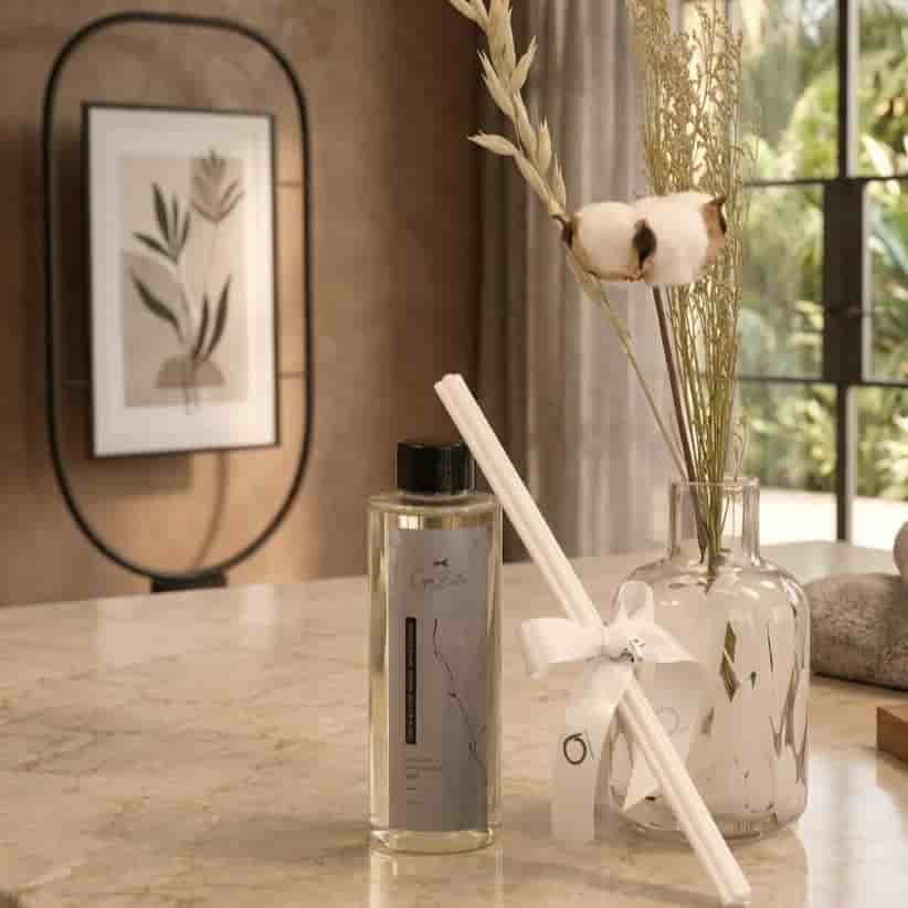 Milky Splash Diffuser with a Cotton Arrangement